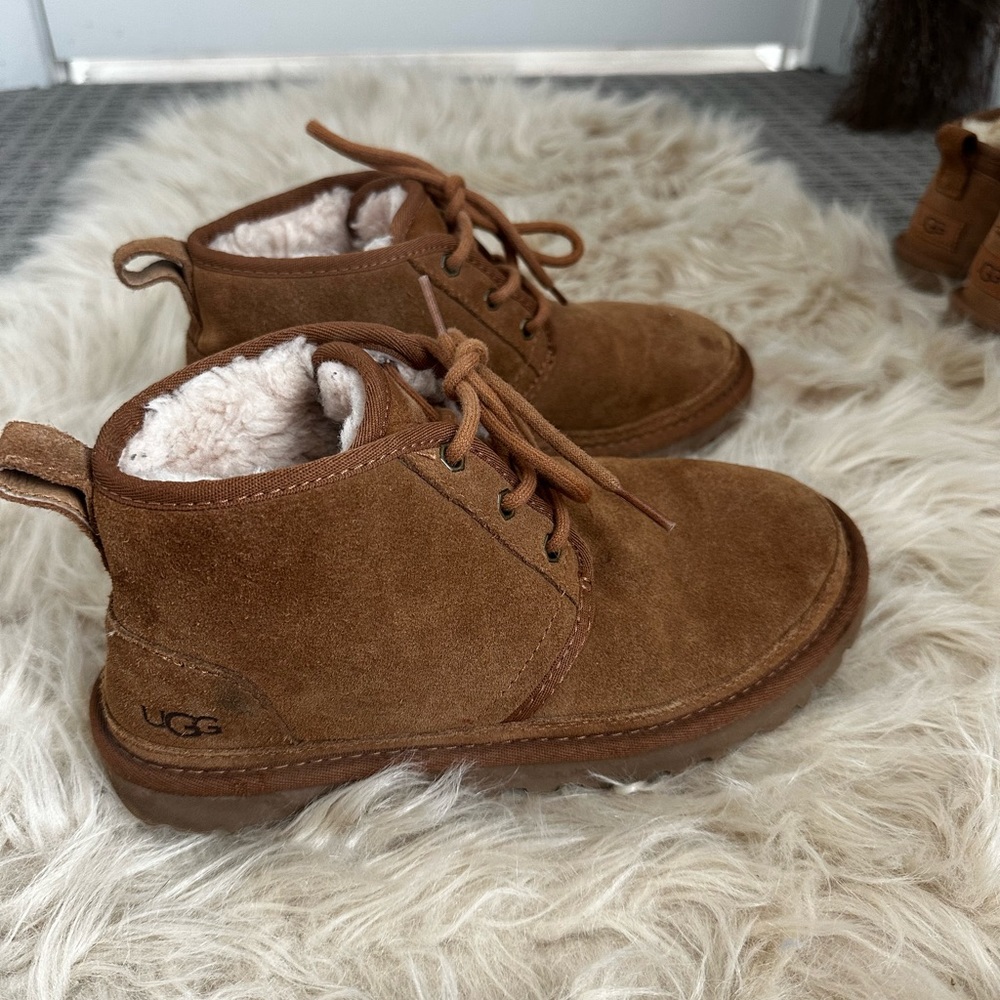 UGGS || Neumel Boot || size 7 || Tie up Uggs